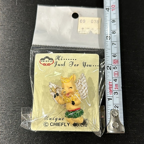 Pig Hula Angel Pin - Picture 2 of 3